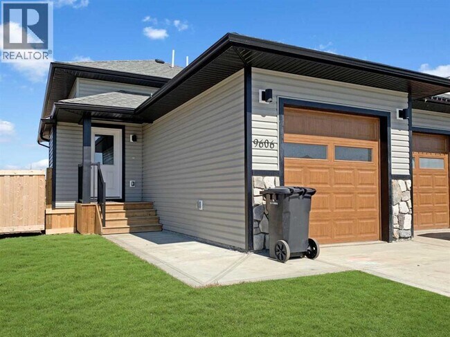Photo - 9606-9113 113 Ave