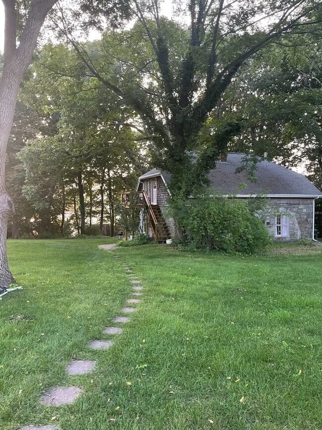 Building Photo - 183 Highland Rd