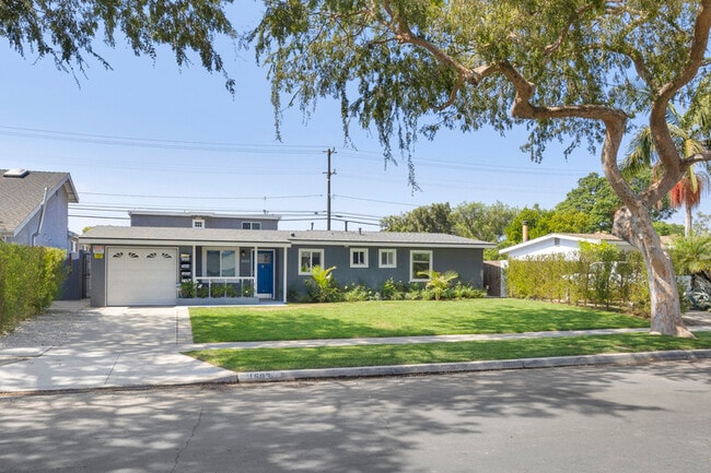 Photo - 1603 Vuelta Grande Ave