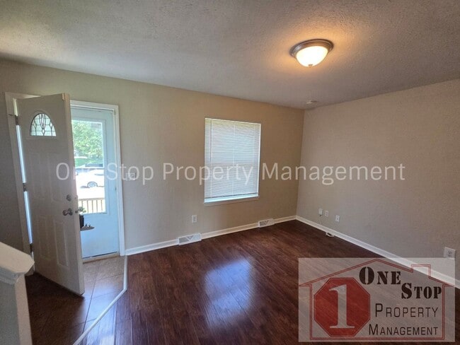 19103 1/2 E. 18th St. North