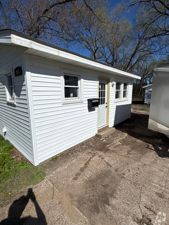 Building Photo - 914 Lakeside Ave Rental