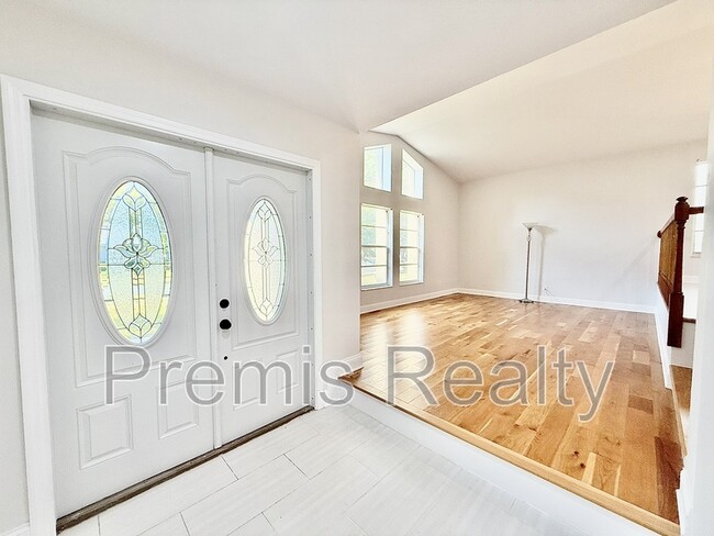 Photo - 957 Weathersfield Dr