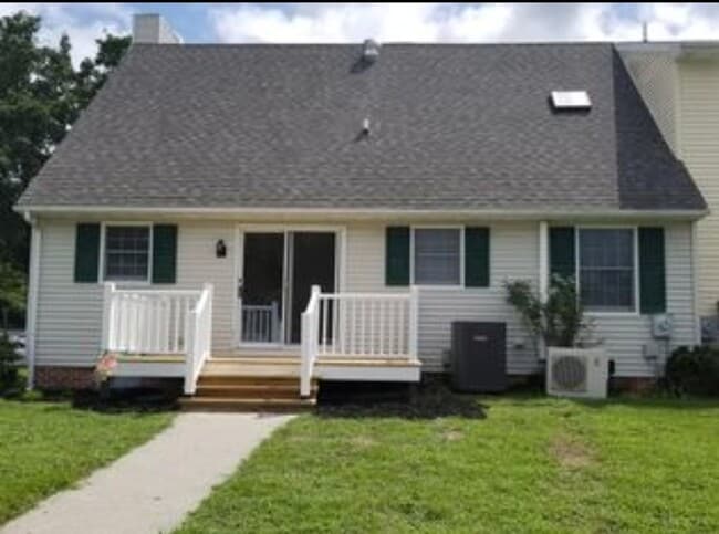 Photo - 900 Sumac Cir