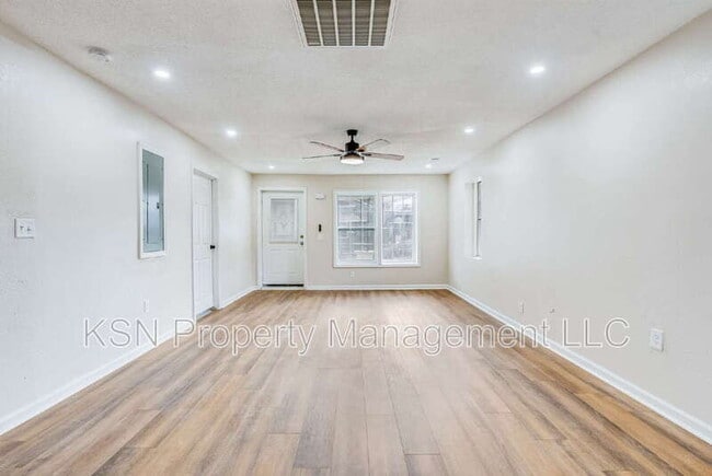 Photo - 2032 Eppinger St