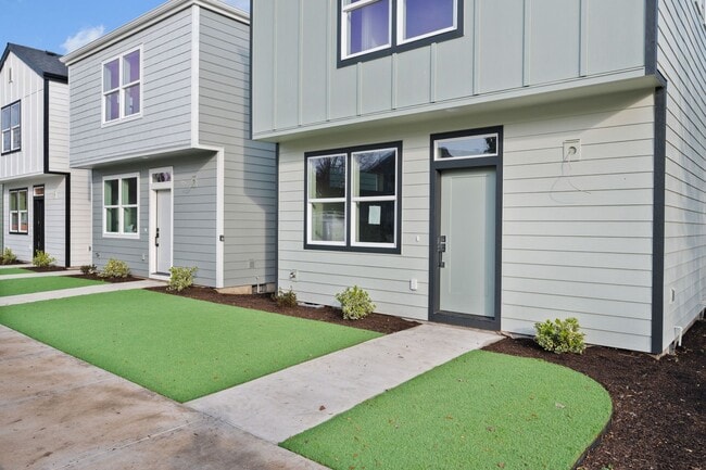 Building Photo - Move In Special- Up to 3 Month's Free !! N... Rental