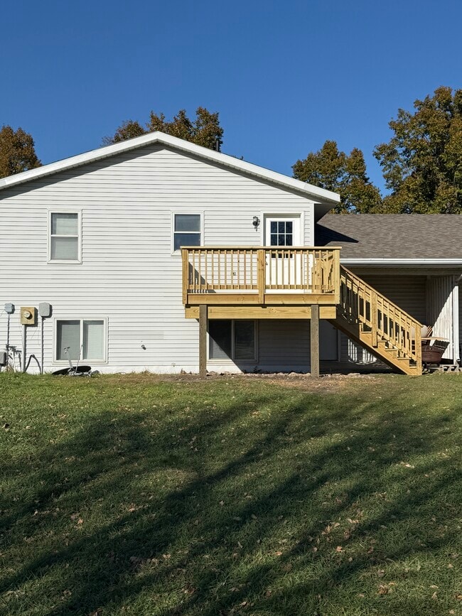 Building Photo - 1012 Castlewood Dr