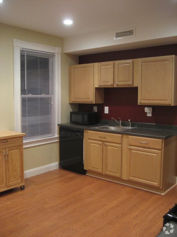 Building Photo - 10 Bucknam St Unit #2 Rental