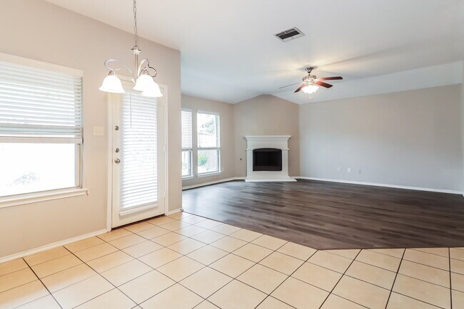 Photo - 1108 Lubbock Ln