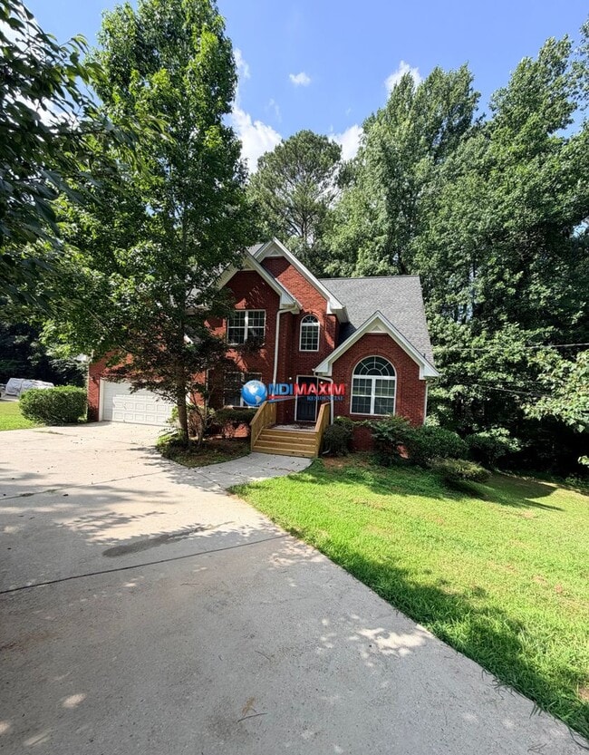 Building Photo - Spacious RENOVATED house with full walk-out basement in Jonesboro