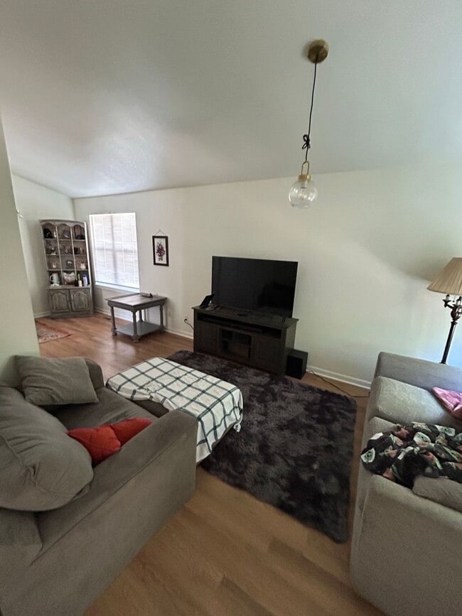 Photo - Geneseo Duplex Unit 815