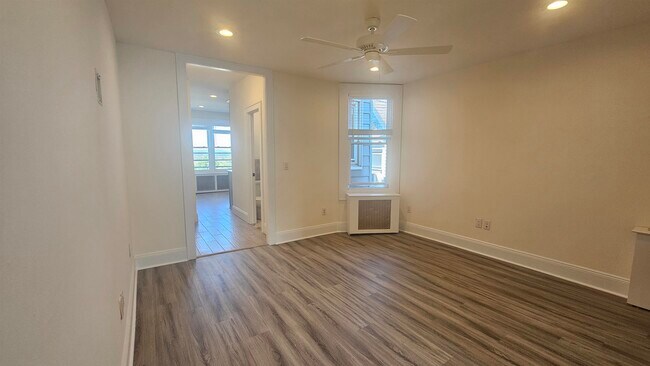 9103 Bergenwood Ave Unit 2R