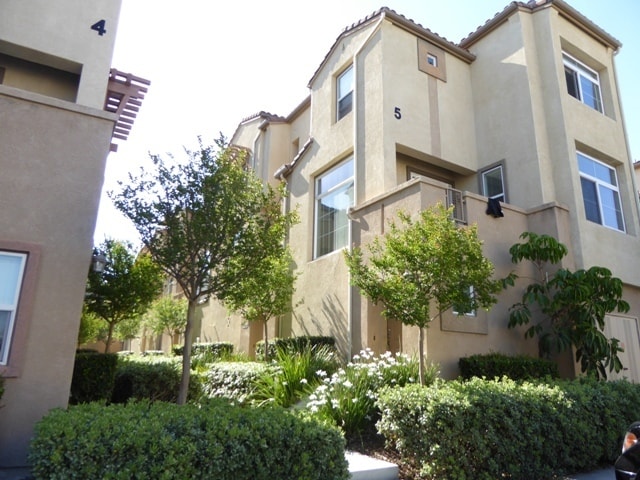 Building Photo - Beautiful 2 Bed 2.5 Bath Condo in San Marcos
