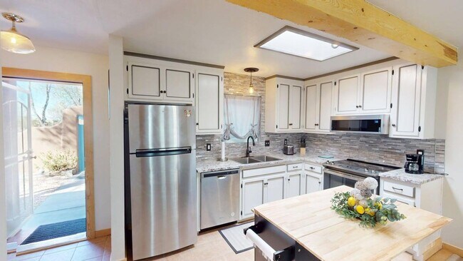 Building Photo - Vista Del Sur Unit Vista Del Sur A