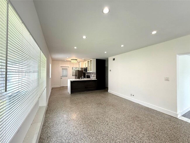 Photo - 1005 NE 16th Pl