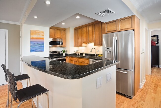 Longwood Towers - Kitchen