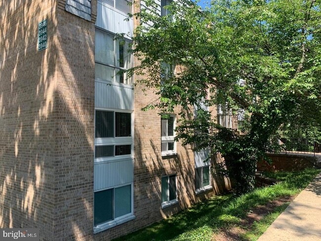 Building Photo - 3940 Bel Pre Rd Unit 3940-8