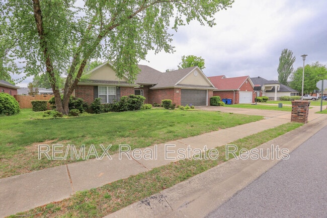 Photo - 3606 SE 8th St