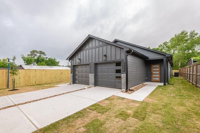 Photo - 5921 Mountwood St