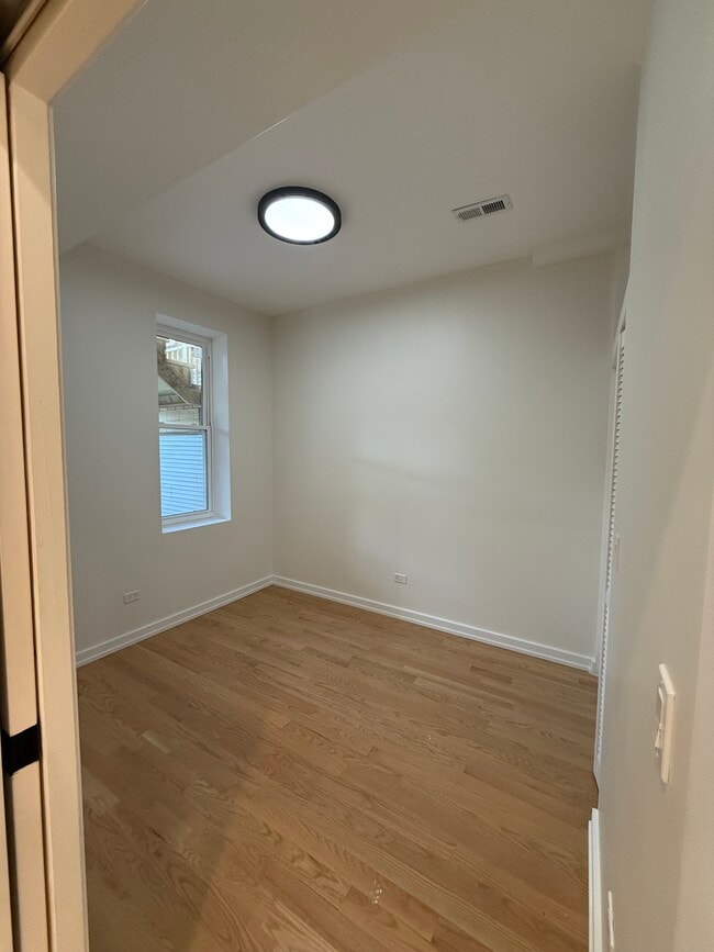 Photo - 1329 W 19th St Unidad Apt 1