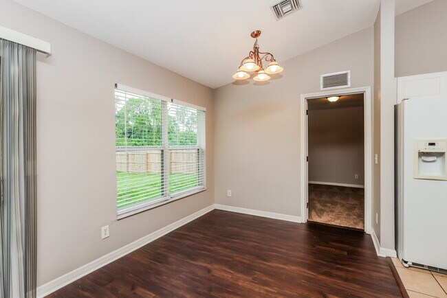 Photo - 2601 Darlene Pl