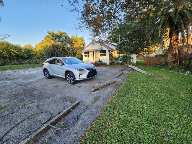 Photo - 4616 SW 33rd Ave