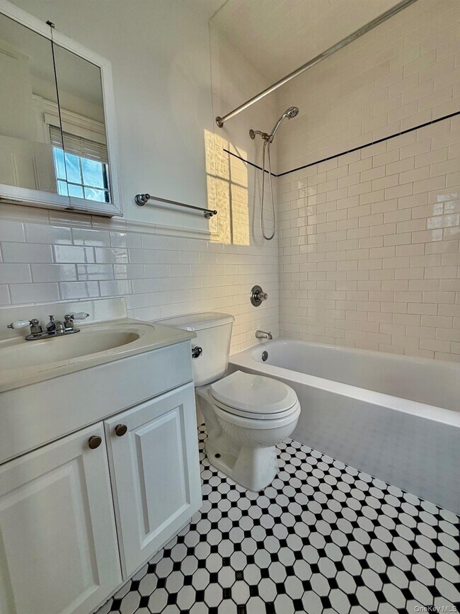 Photo - 225 N Broadway