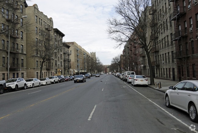 Photo - 2260 University Ave