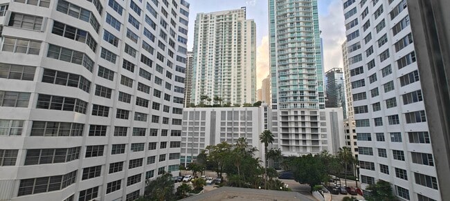 Photo - 905 Brickell Bay Dr