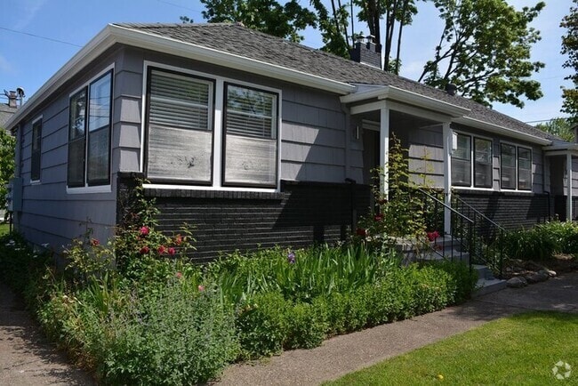 Building Photo - 5731 N Montana Ave Rental