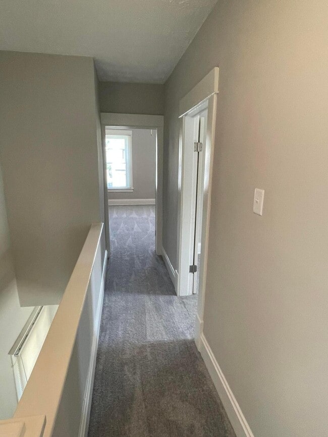 Building Photo - 299 S Warren Ave Rental