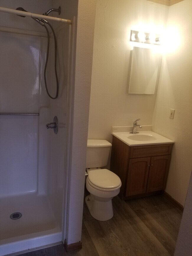 Photo - 1850 Lake St