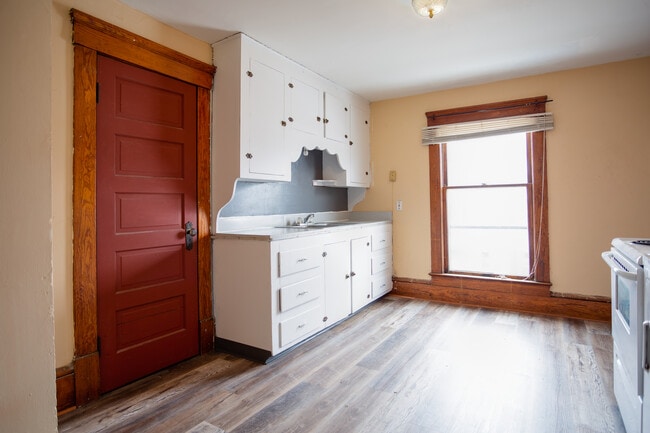 Photo - 33 W Main St Unit B