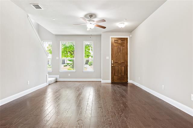 Photo - 313 Tottenham Ct