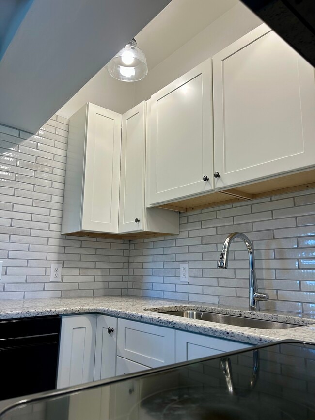 Building Photo - 2108 Marietta Ave Unit B Rental