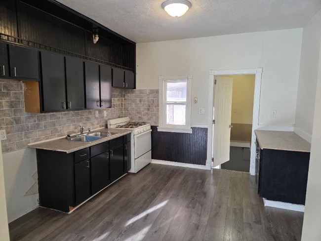 Photo - 1009 N Webster St