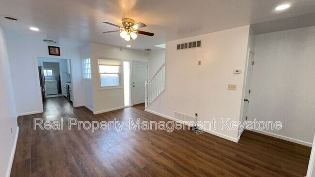 Photo - 1715 Larkins Wy