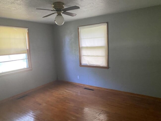 Photo - 405 E 3rd St