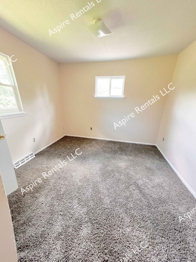 Photo - 2905 N Willowbrook Rd