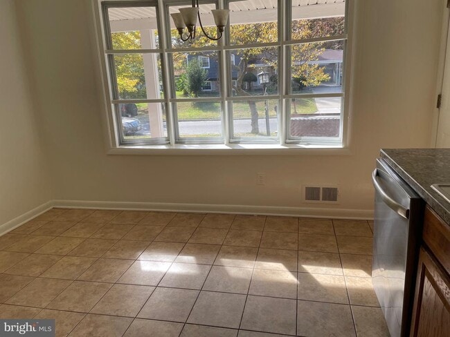 Photo - 3510 Castleleigh Rd