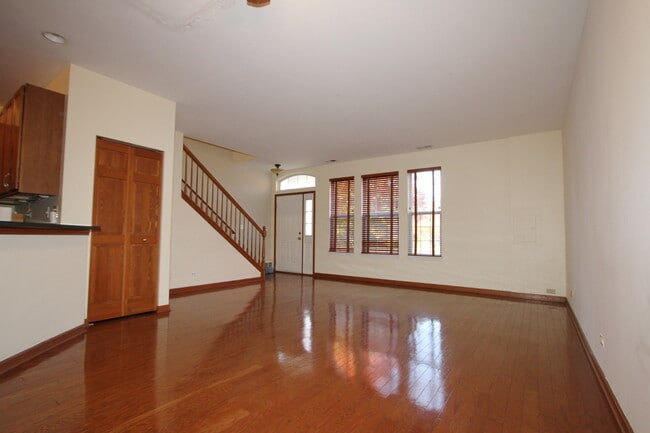 Photo - 228 Springbrook Trail S