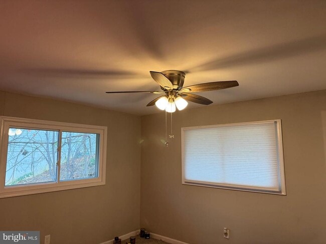 Photo - 933 Golden W Way