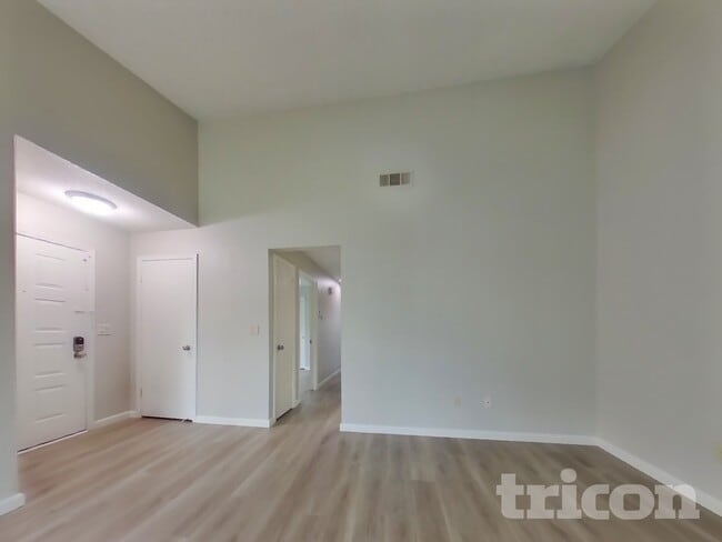 Photo - 9411 Aizenberg Cir