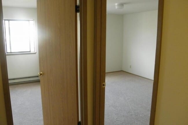 Photo - Lakeview Court Apartments