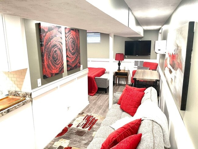 Building Photo - 627 N 41st St Unit 1