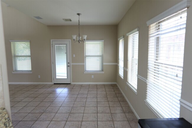 3327 Summerwood Ln