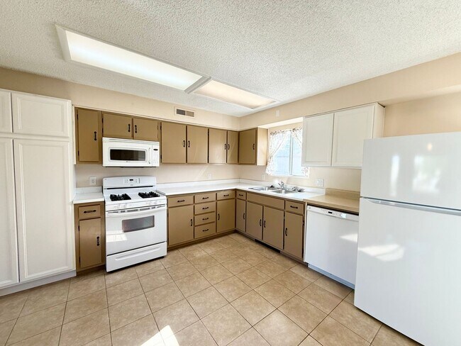 Photo - 3 Bed / 2 Bath Home In Prescott Valley!