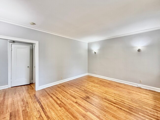 Photo - 6306 N Leavitt St