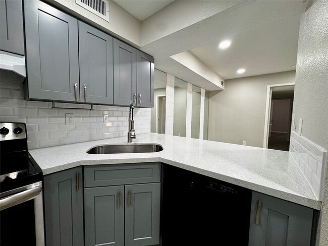 Building Photo - 9000 Bissonnet St Unit 508