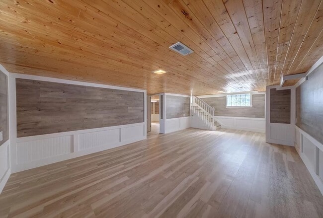 Building Photo - 270 Narrow St Unit 270