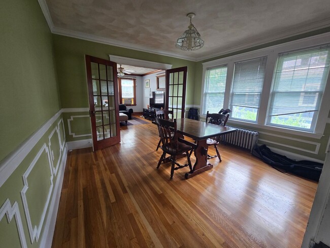 Photo - NO FEE!!  HUGE BRIGHTON 3 BED WITH PARKING AND FREE LAUNDRY AVAIL 9/1